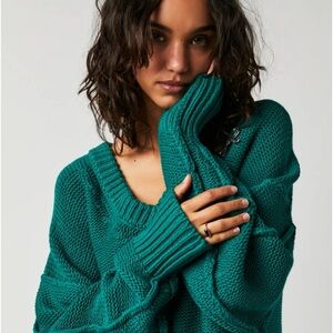 FREE PEOPLE ALLI V-Neck Oversized Sweater